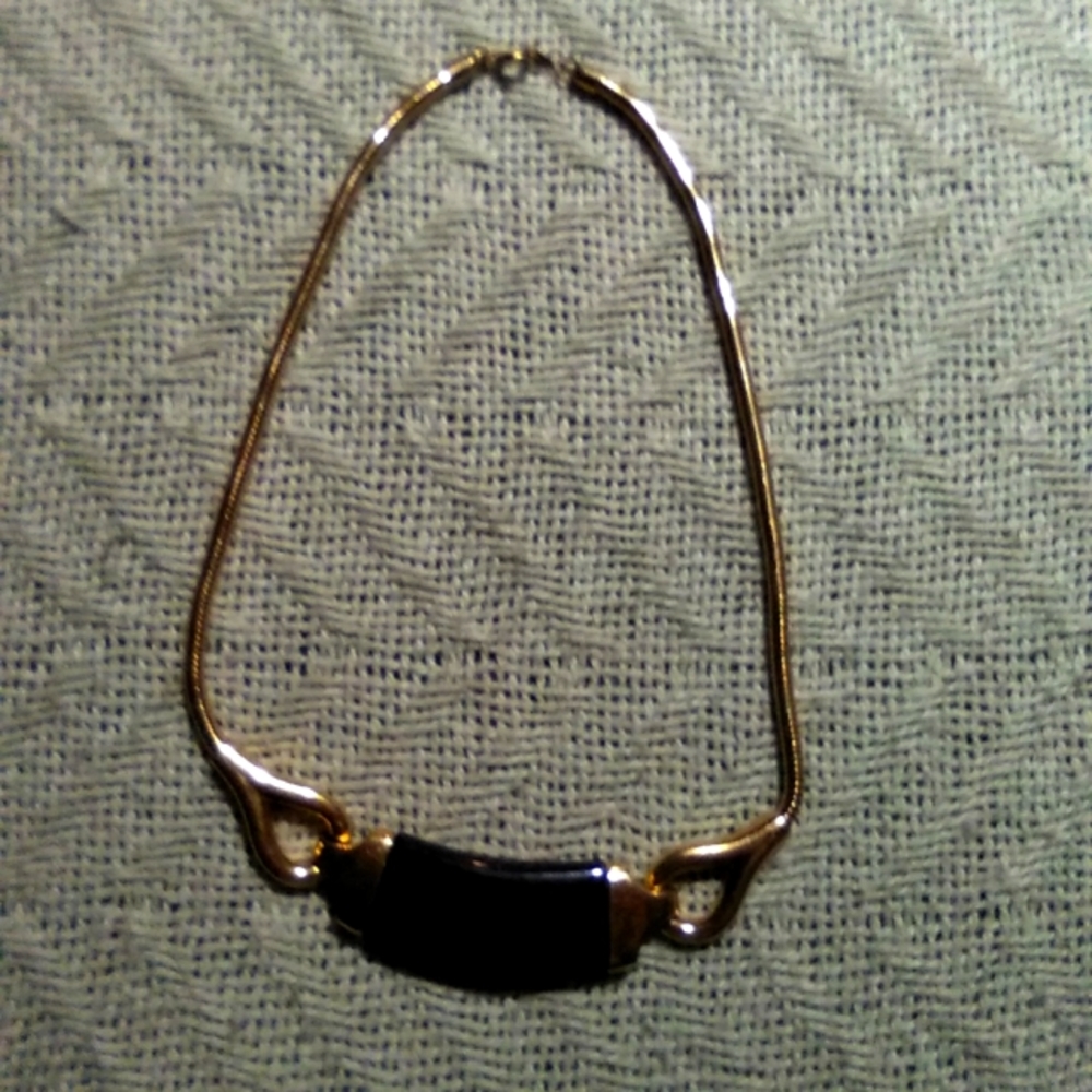 Tifari choker necklace